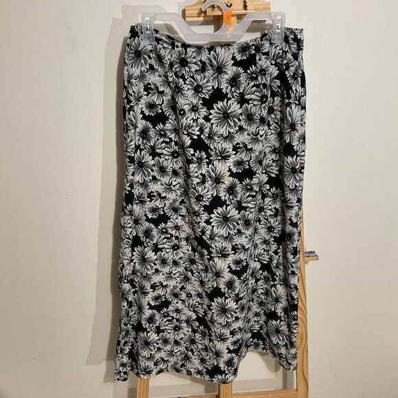 M collection floral skirts, maxi, black, white zip closure size medium - Picture 2 of 8